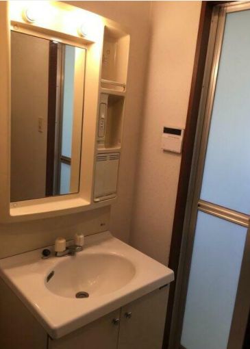 洗面設備　朝の支度にも助かる、独立の洗髪洗面化粧台