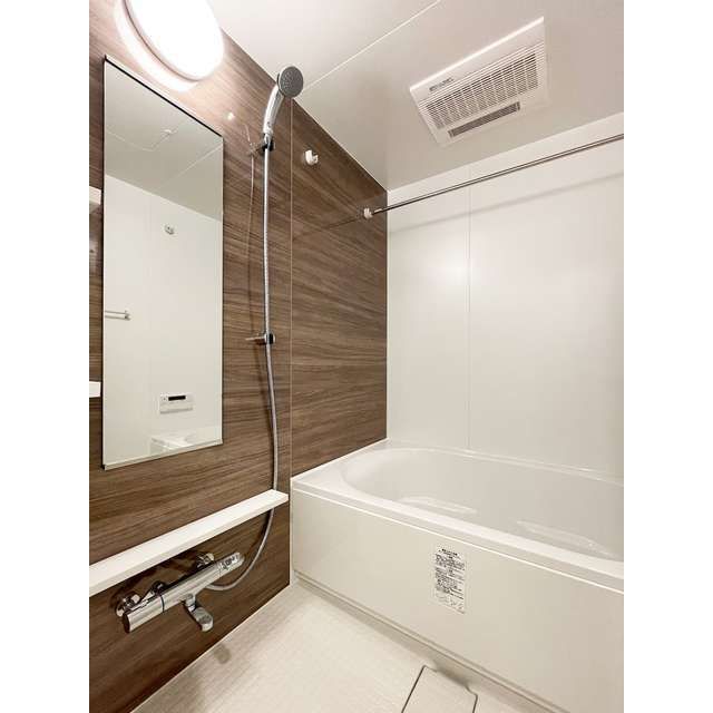 バス・シャワールーム　落ち着いた空間のお風呂です