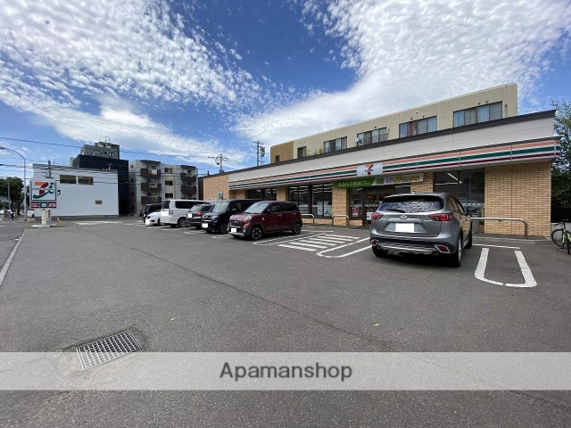 コンビニ　セブンイレブン（コンビニ）まで511m