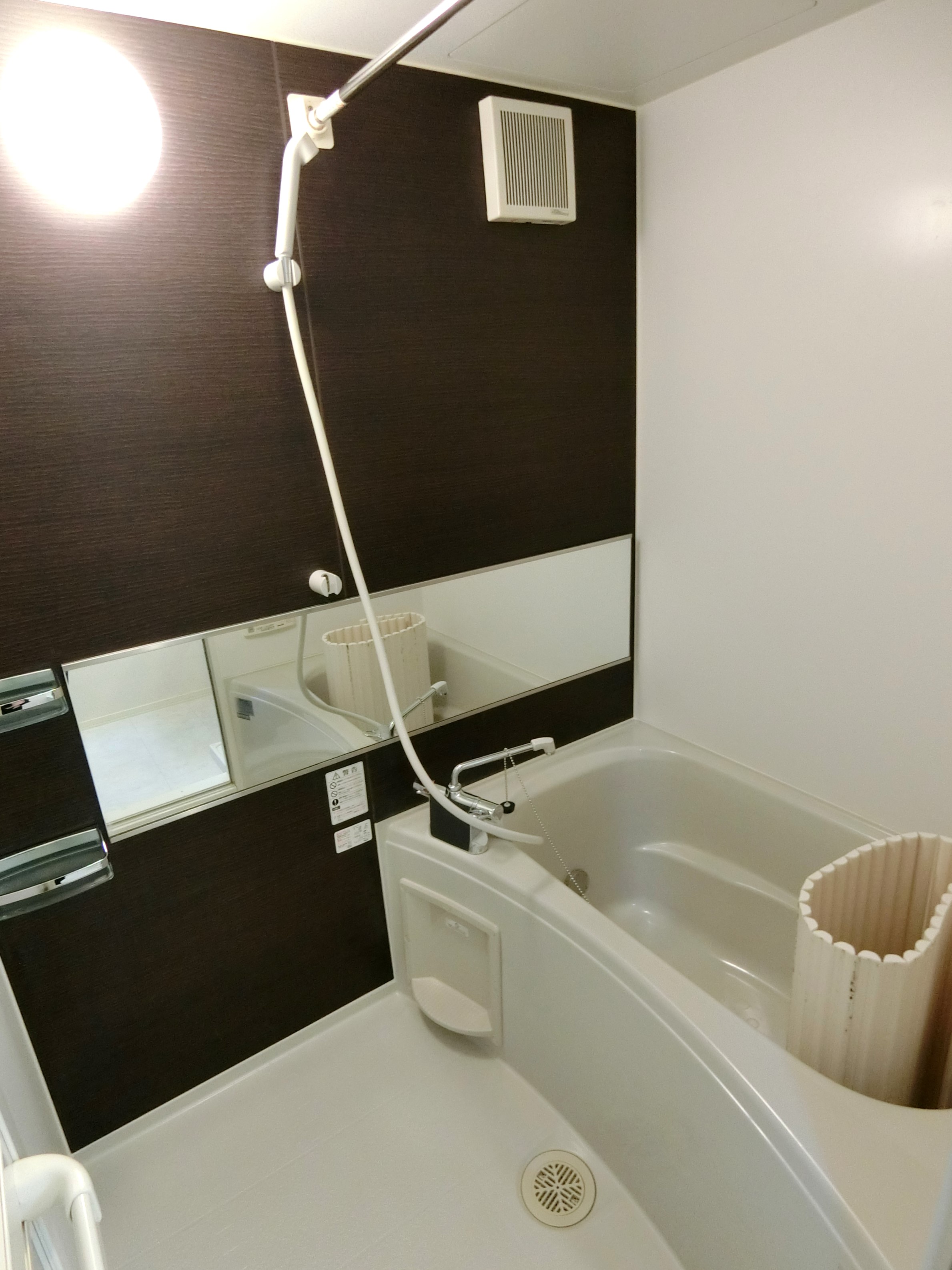 バス・シャワールーム　※写真は1階角部屋のため実際とは異なる場合があります。