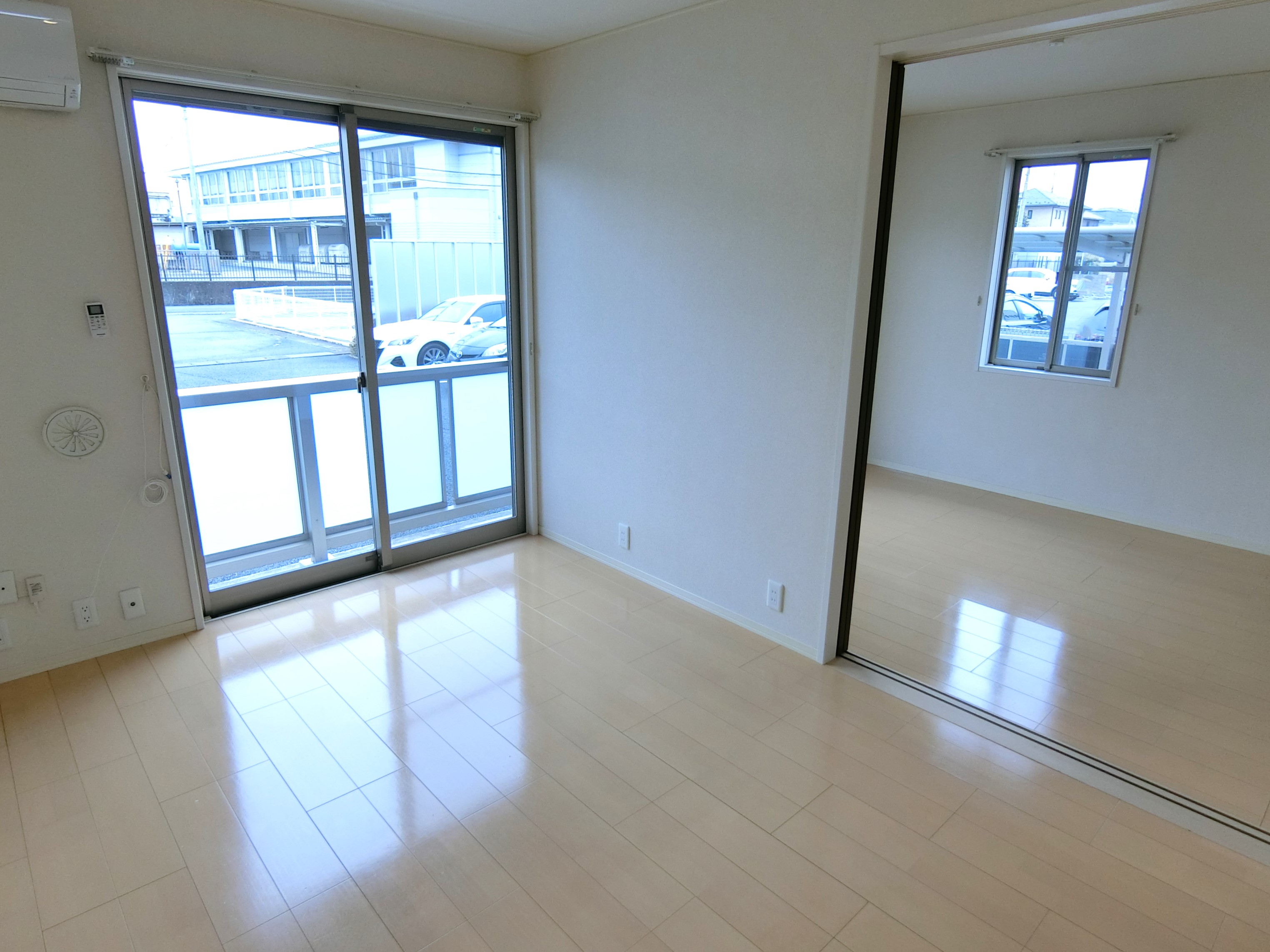 居室・リビング　※写真は1階角部屋のため実際とは異なる場合があります。