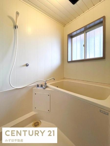 バス・シャワールーム　窓付きのお風呂☆換気良し♪