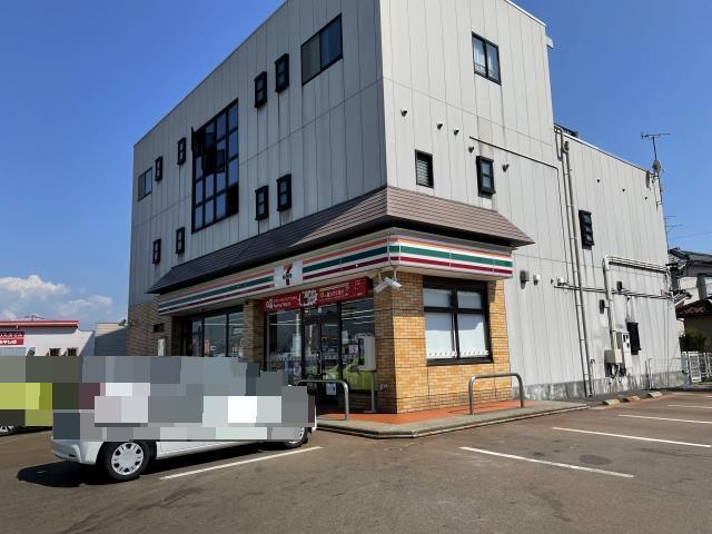 コンビニ　セブンイレブン新潟泰平橋店（コンビニ）まで525m