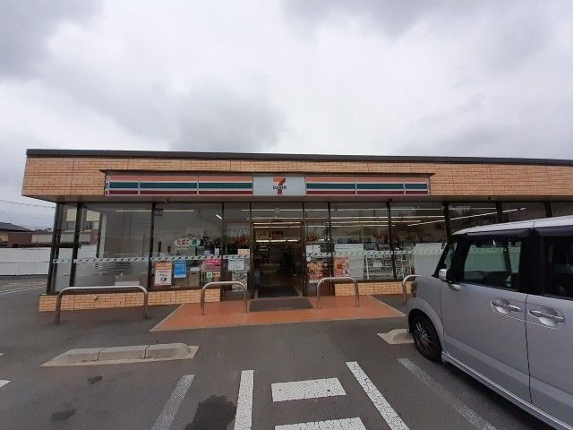 コンビニ　セブンイレブン前橋前箱田町店（コンビニ）まで810m