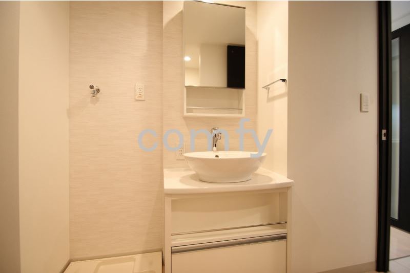 洗面設備　清潔感のあるパウダールーム