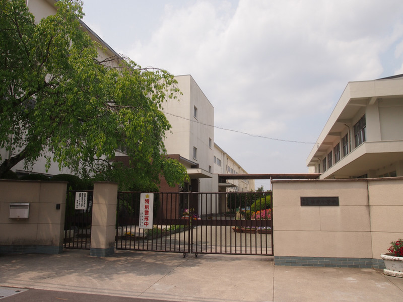 小学校　佐保小学校（小学校）まで700m