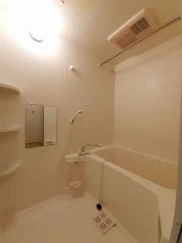 バス・シャワールーム　ゆったり過ごせるお風呂です