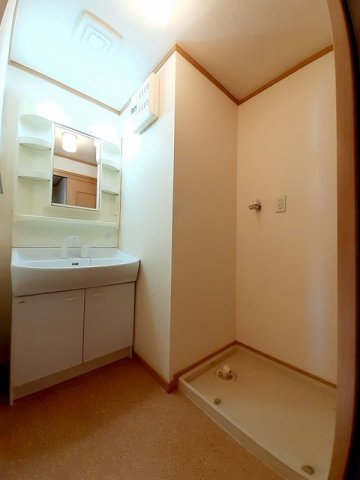 洗面設備　スペースが確保できる洗面所です