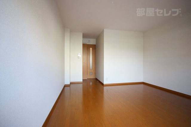 居室・リビング　９帖の洋室