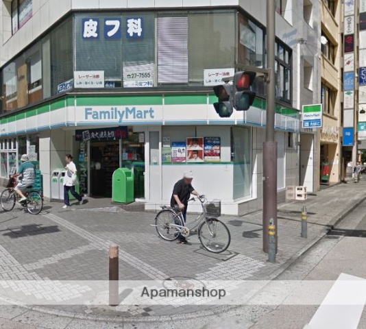 コンビニ　ファミリーマート（コンビニ）まで335m