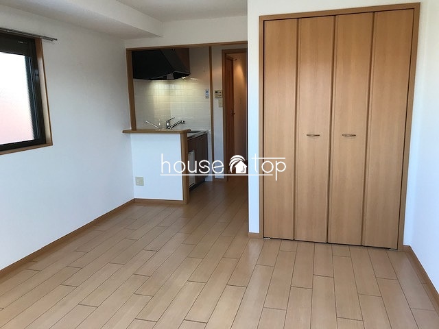 居室・リビング　キッチンにはカウンターがあるので大変便利