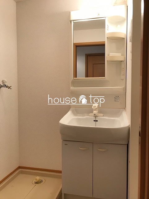 洗面設備　独立洗面台・室内洗濯機置場完備