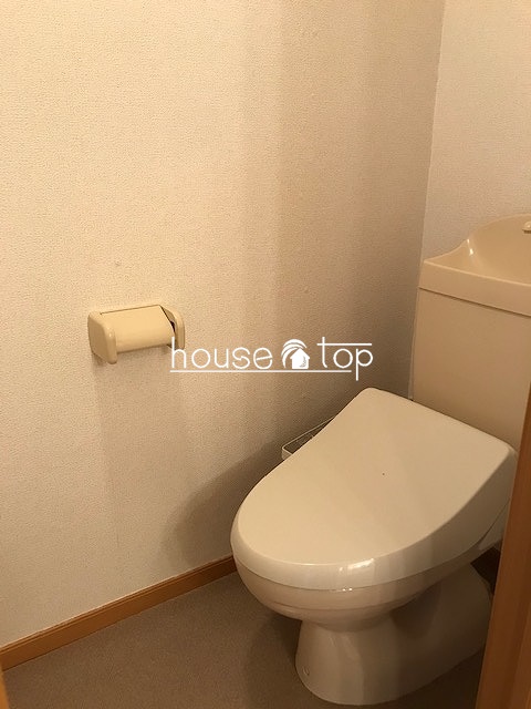 トイレ　水廻りもきれいにリフォーム済み