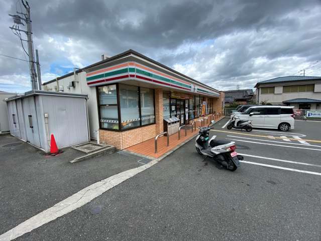 コンビニ　セブンイレブン（コンビニ）まで80m