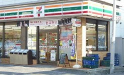 コンビニ　セブン-イレブン江戸川５丁目中央店（コンビニ）まで451m