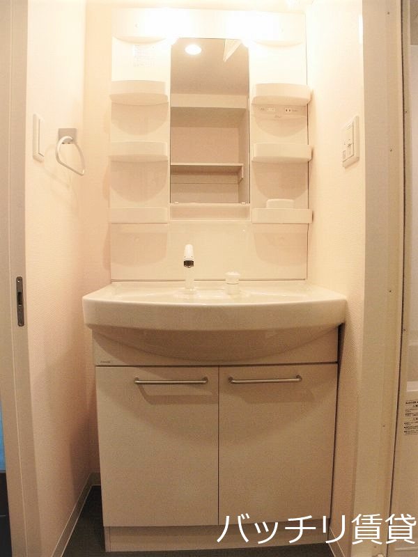 洗面設備　画像は別部屋の為イメージ、現状優先致します