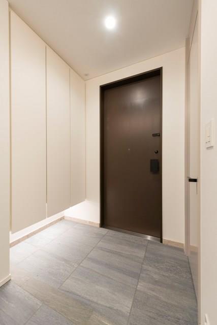 玄関　※写真は同タイプ住戸です。