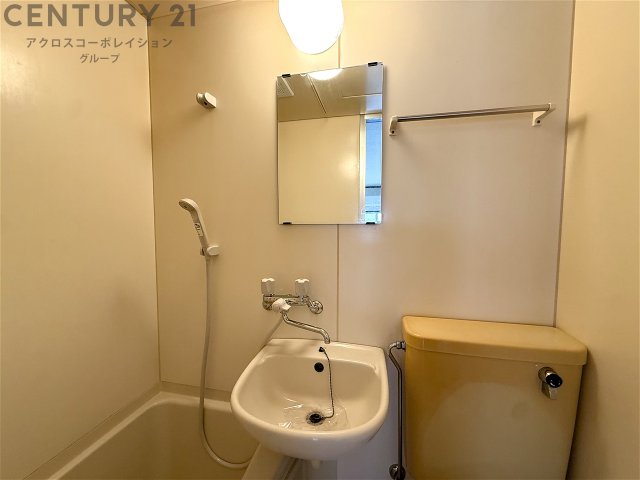 洗面設備　浴室内に洗面台あり