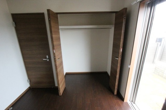 収納　同タイプ　現状と異なることがございます