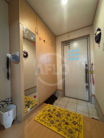 玄関　玄関　クリーニング後の引き渡しとなります。