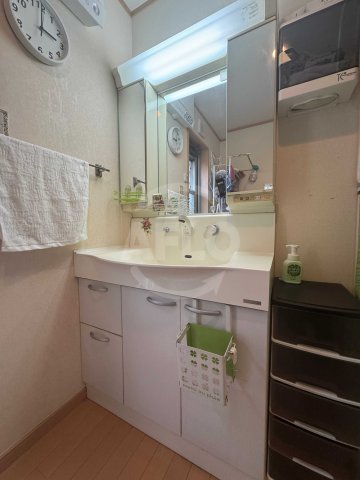 洗面設備　独立洗面台　残置物撤去・クリーニング後の引き渡しとなります。