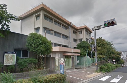 小学校　豊中市立刀根山小学校（小学校）まで631m