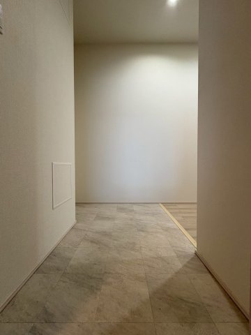 玄関　モデルルームイメージのため、現況を優先いたします。