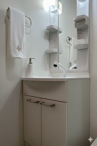 洗面設備　モデルルームイメージのため、現況を優先いたします。