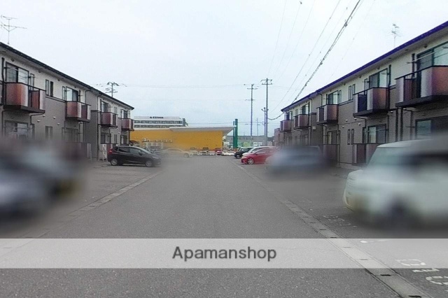 その他　前面道路（その他）まで0m