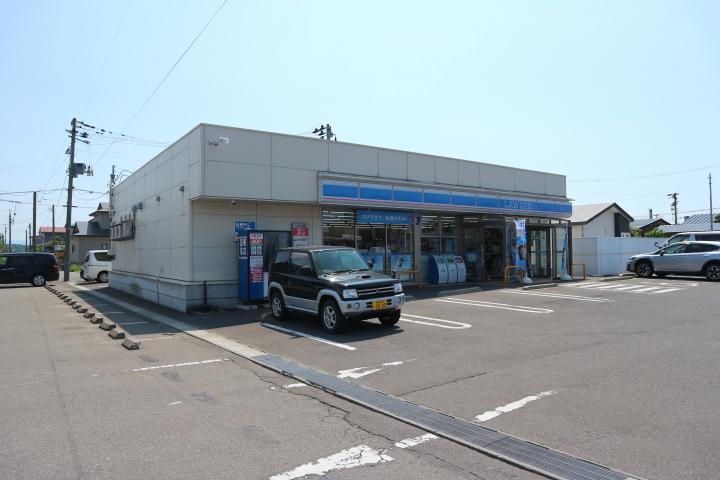 コンビニ　ローソン（コンビニ）まで876m