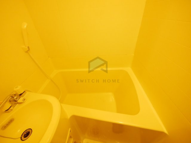 バス・シャワールーム　コンパクトで使いやすいお風呂です