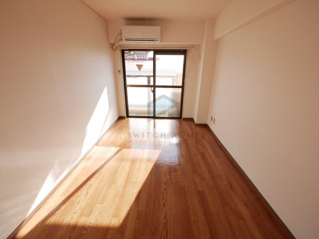 居室・リビング　ゆったり過ごせる居間です