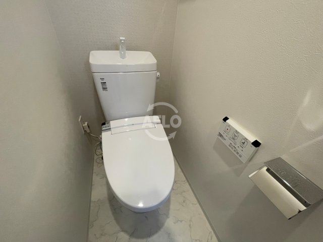 トイレ　Quintet NAMBA　温水洗浄便座