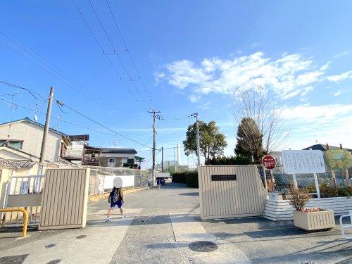 中学校　高石市立取石中学校（中学校）まで374m