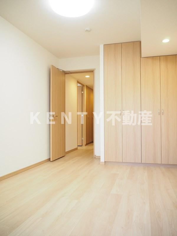 その他部屋・スペース　開放的な寝室です