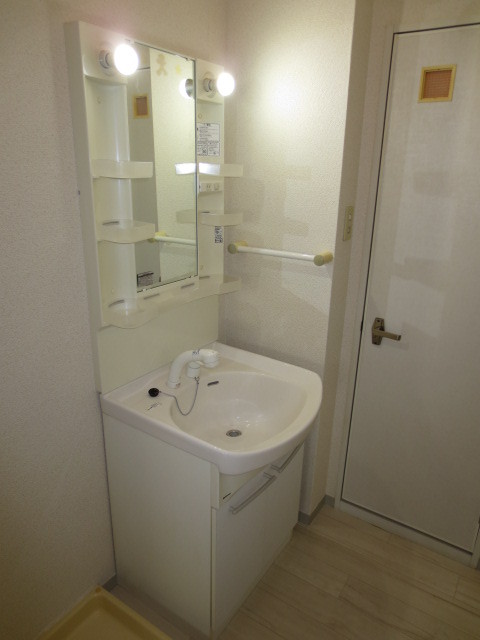 洗面設備　便利な洗髪洗面化粧台