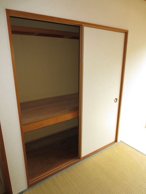 収納　和室６帖の押入れ