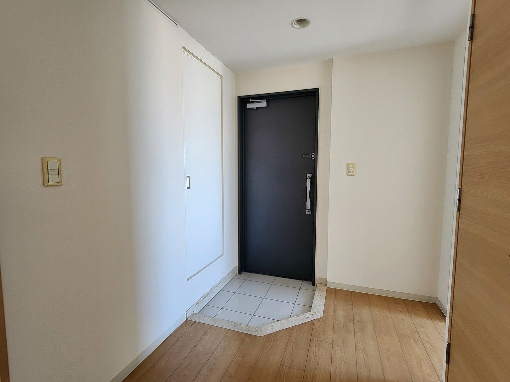 玄関　広い玄関ホール