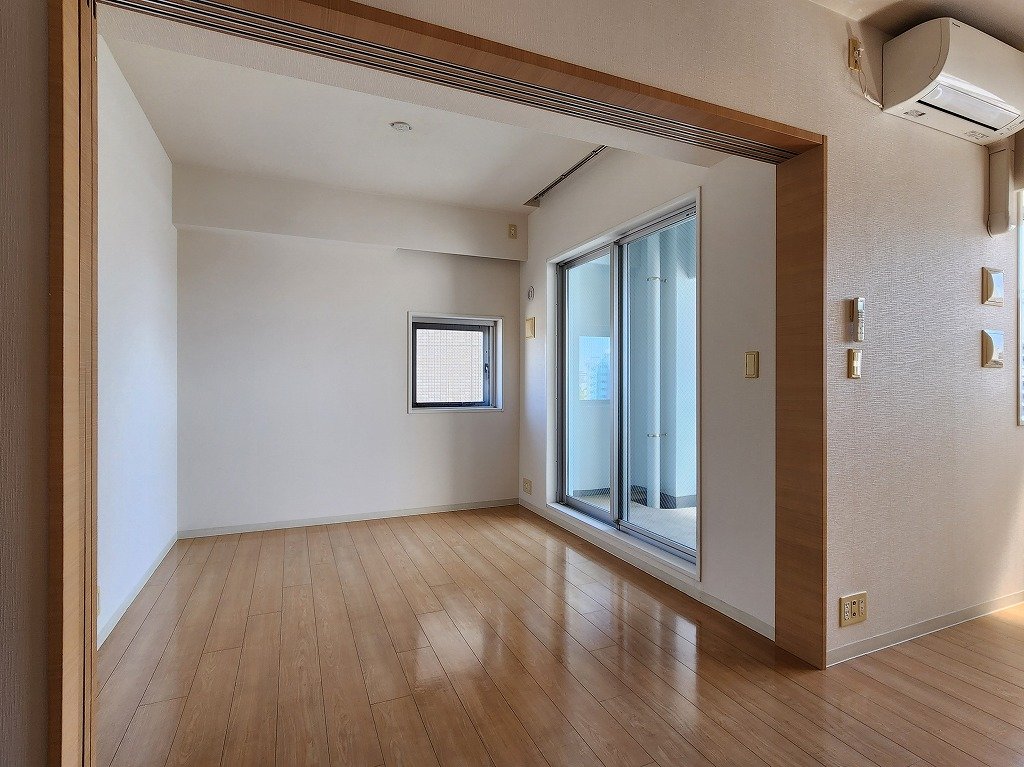 居室・リビング　日当り良好な南側寝室