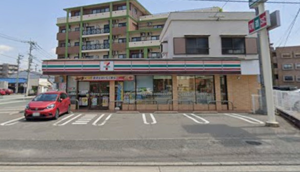 コンビニ　セブンイレブン 博多諸岡店（コンビニ）まで928m