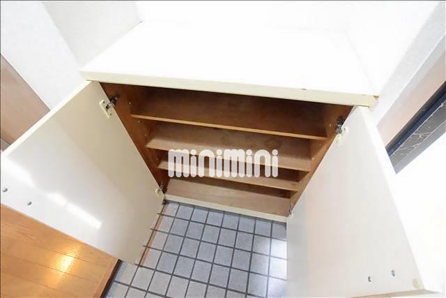 収納　下駄箱付きの玄関です♪