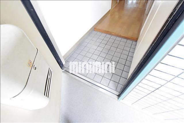 玄関　広々とした玄関スペースです♪