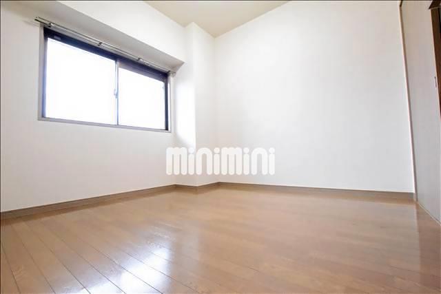 居室・リビング　書斎などに使用できる４．５帖の洋室です♪