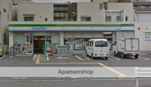 コンビニ　ファミリーマート（コンビニ）まで240m