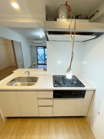 キッチン　周りを見渡しながら調理のできるカウンターキッチンです♪