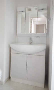 洗面設備　※別部屋の参考写真です。