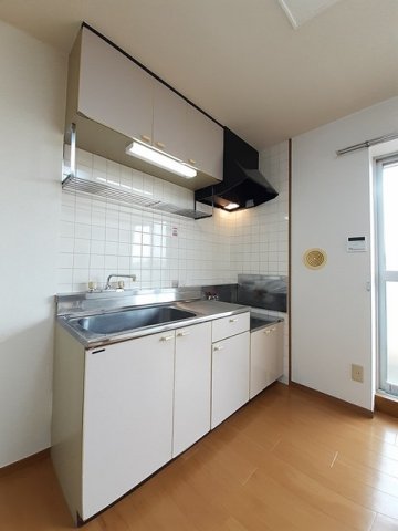 キッチン　コンパクトなキッチンで掃除もラクラク