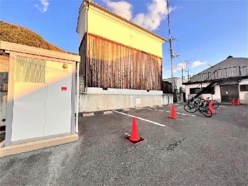 駐車場　駐車場は別料金となります。
