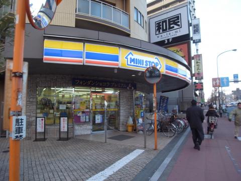 コンビニ　ミニストップ大鳥居駅前店（コンビニ）まで179m