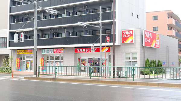 ドラックストア　ツルハドラッグ大鳥居駅前店（ドラッグストア）まで240m